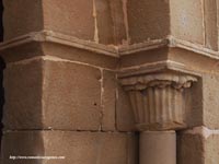 PORTADA GÓTICA DE ACCESO SUR AL TEMPLO